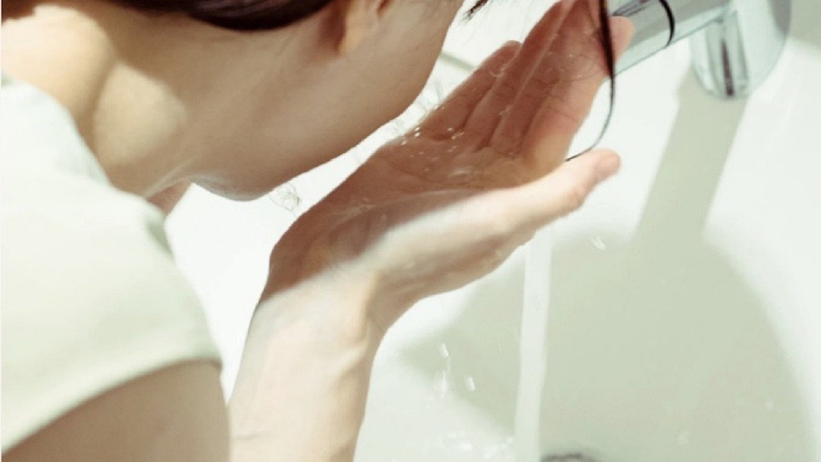 お肌のテカりを解消するためのたった一つの方法は「洗いすぎない」こと