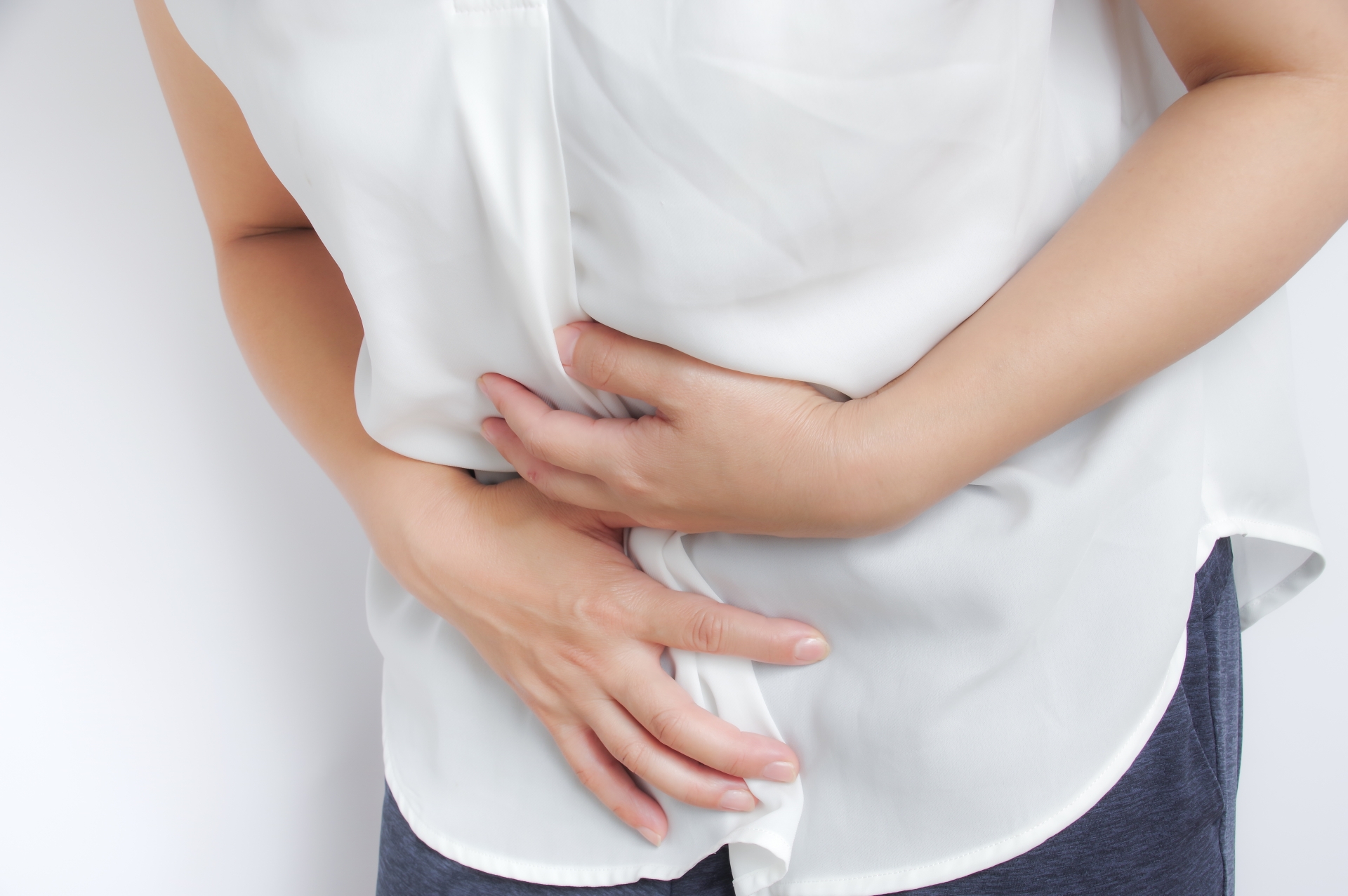 生理前の腹痛は何が原因？いつからいつまで続く？